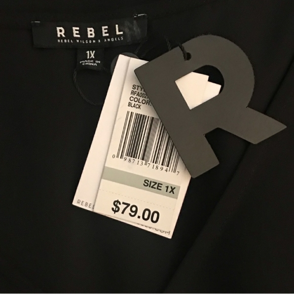 Revel Plus Black y Neck Short Fluter Sleeve top - Picture 6 of 8